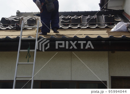 瓦屋根のメンテナンス　瓦屋根の補修 95994044