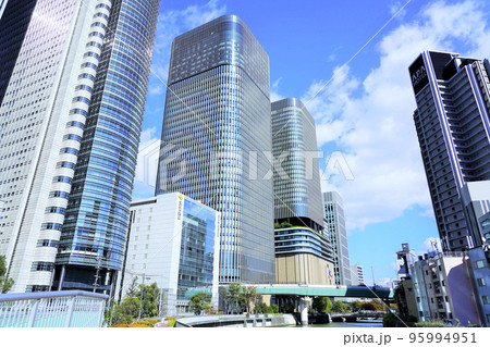 大阪・中之島フェスティバルタワー全景 95994951