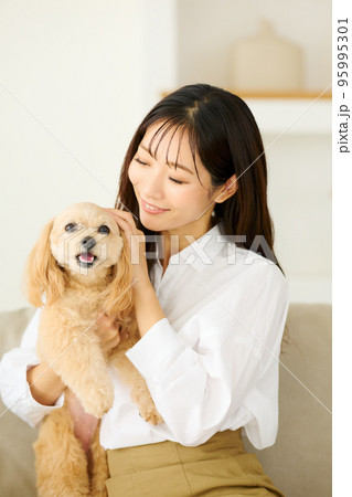 犬のいる暮らし 95995301