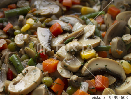 vegetable mixture with stewed mushrooms 95995608