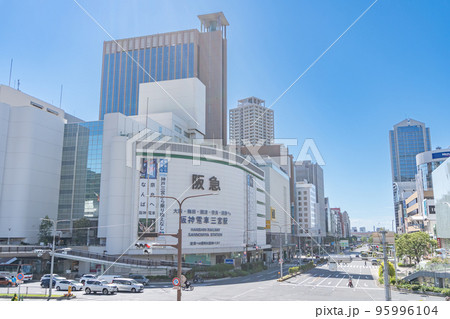 駅前風景　三宮駅 95996104