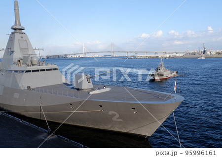 出港する護衛艦くまの 95996161