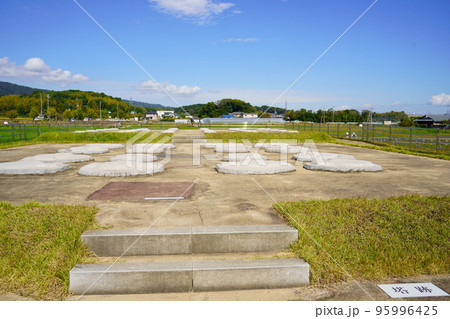 中宮寺跡／塔跡（奈良県斑鳩町） 95996425