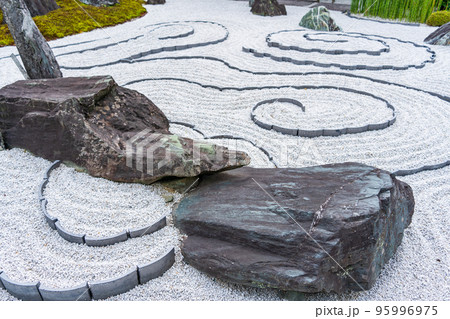 京都　圓光寺　奔龍庭 95996975