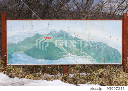 群馬県 高崎市 冬 榛名富士山頂からの眺め案内板 群馬県 高崎市 冬 榛名富士山頂からの眺め案内板 95997251