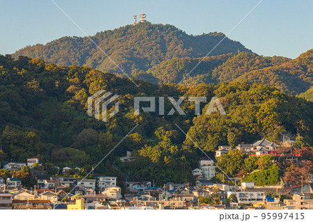 秋を感じる公園の風景 秋を感じる公園の風景 95997415