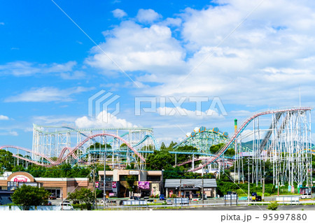 遊園地風景(初夏の楽しい行楽地)グリーンランド 95997880