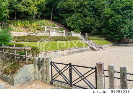 奈良市　光明皇后陵　佐保山東陵 95998058