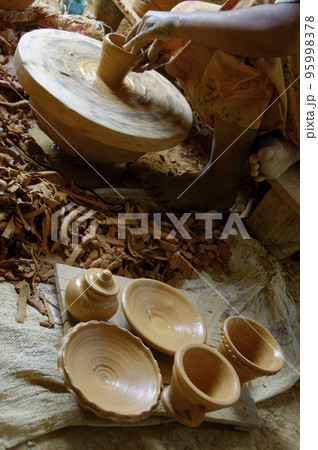 インレー湖 素焼きの器 インレー湖 素焼きの器 95998378