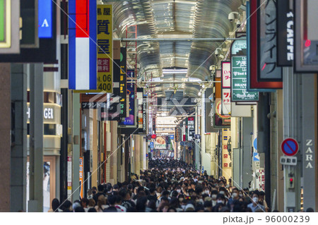 活気を取り戻しつつある心斎橋筋商店街（2022年10月） 96000239