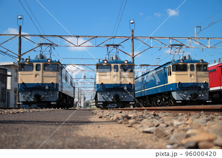 尾久車両センターに並べられたEF65形電気機関車 96000420