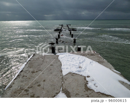 Old concrete pier. 96000615