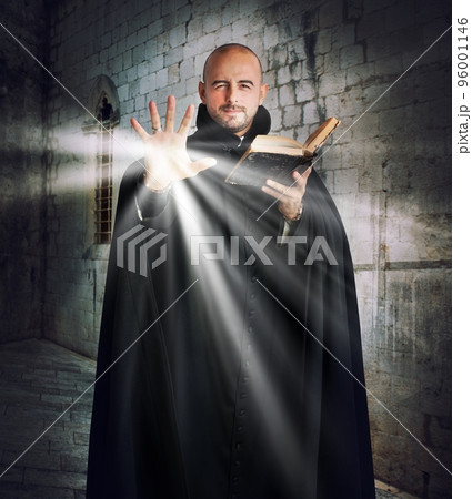 Priest gives off light Priest gives off light 96001146