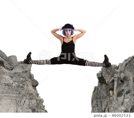 Clown between two mountains 96002533