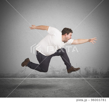 Fat man runs 96003781