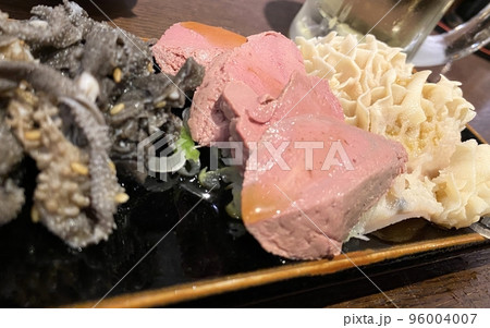 牛ホルモン刺し3種盛り（センマイ、レバー、ハチノス） 96004007