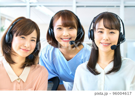 若い女性、オペレーター、コールセンター、スタッフ 96004617