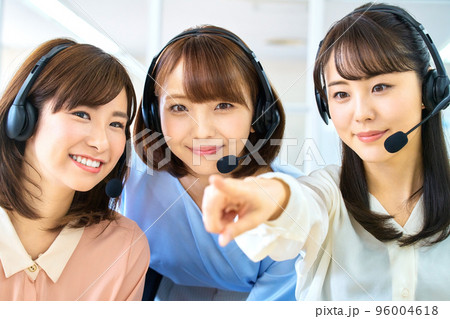若い女性、オペレーター、コールセンター、スタッフ 96004618