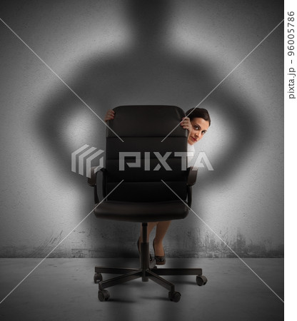 Businesswoman frightened 96005786