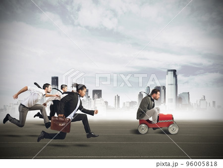Businesspeople competing Businesspeople competing 96005818