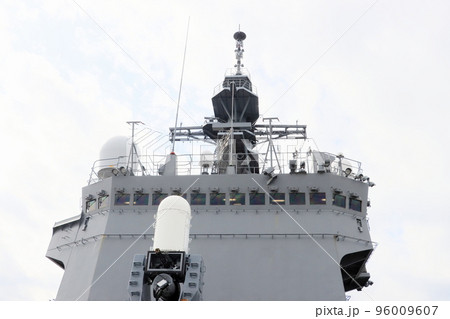 護衛艦の艦橋　ブリッジ　海上自衛隊 96009607