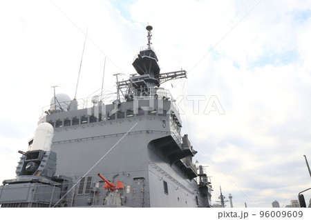 護衛艦の艦橋　ブリッジ　海上自衛隊 96009609