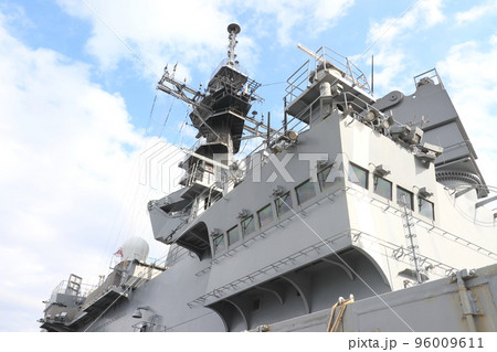 護衛艦の艦橋　ブリッジ　海上自衛隊 96009611