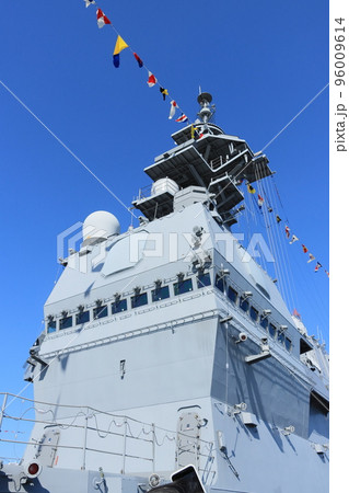 護衛艦の艦橋　ブリッジ　海上自衛隊 96009614