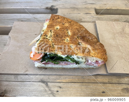 イタリアのホットサンドイッチ・パニーノ 96009905