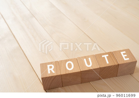ROUTEと書かれたブロック 96011699