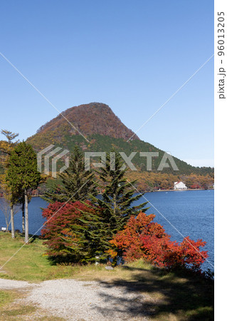 秋の榛名湖畔　群馬県 96013205