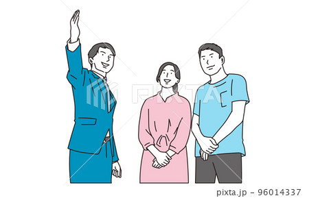 施設の案内を受ける夫婦	 96014337