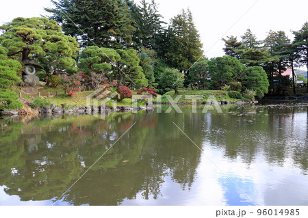 秋の旧南部氏別邸庭園 96014985