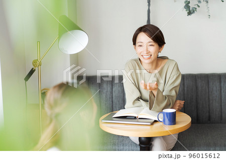 30代女性ポートレート 30代女性ポートレート 96015612