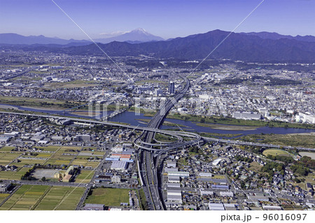 東名海老名JCTと富士山・ハイウェー・2022撮影・空撮 96016097