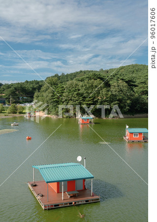 Yedang Lake and floating houses in Yesan, Korea Yedang Lake and floating houses in Yesan, Korea 96017606