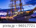 夕焼けと日本丸 96017721