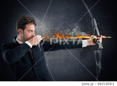 Vigorously hitting the target 96018063