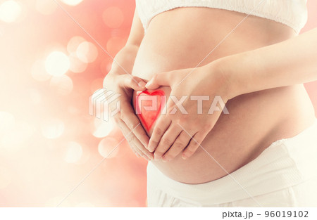 Love pregnancy 96019102