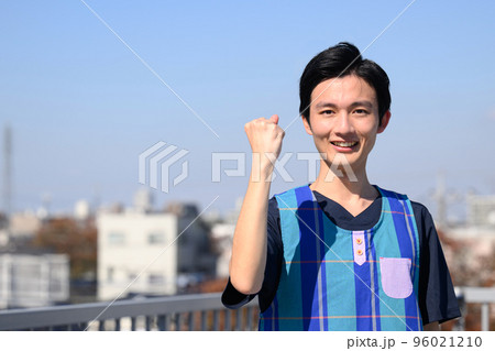 頑張る保育士さんなどのイメージ 96021210