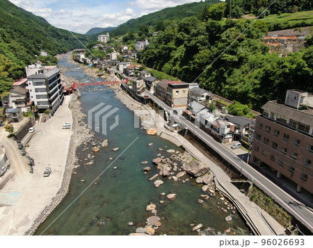 玖珠川の水害復旧が急がれる天の瀬温泉街の空撮 96026693