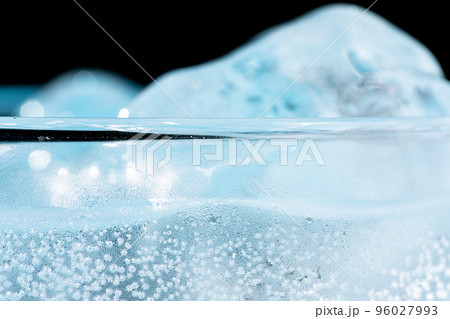 炭酸水と氷 96027993
