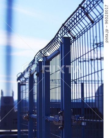 屋上のフェンス 96028017