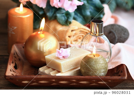 Spa concept with candles in gold and pink 96028031