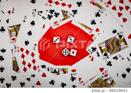 トランプとサイコロ 96029691