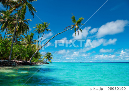 Exotic paradise Maldive resort lagoon bay view 96030190