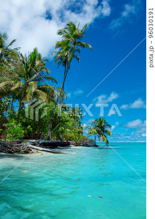 Exotic paradise Maldive resort lagoon bay view 96030191