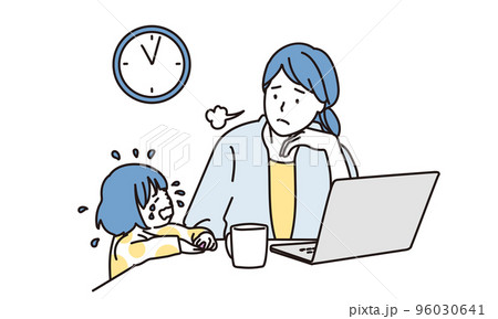 テレワーク中の女性と泣く子供	 96030641