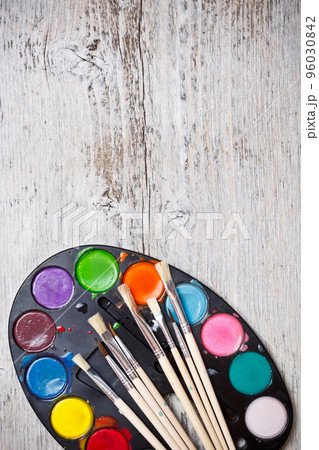 Paint and brushes Paint and brushes 96030842
