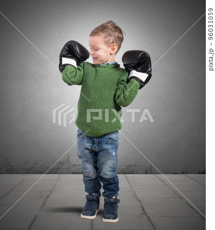Child small muscles Child small muscles 96031059